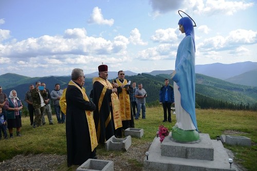 Статую Пресвятої Богородиці на висоті 1251 м освятили на Коломийщині.(ФОТО)